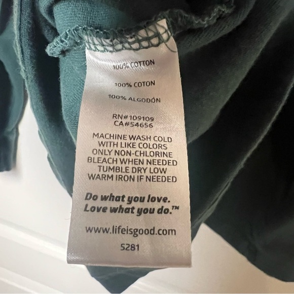 Life is good “be the person your dog thinks you are” shirt Men’s XXL - Picture 4 of 5